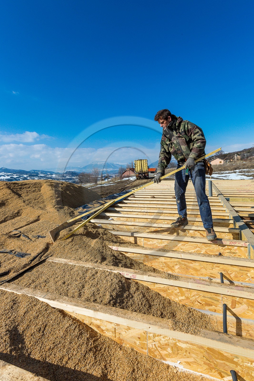 Constructeur de maison en paille