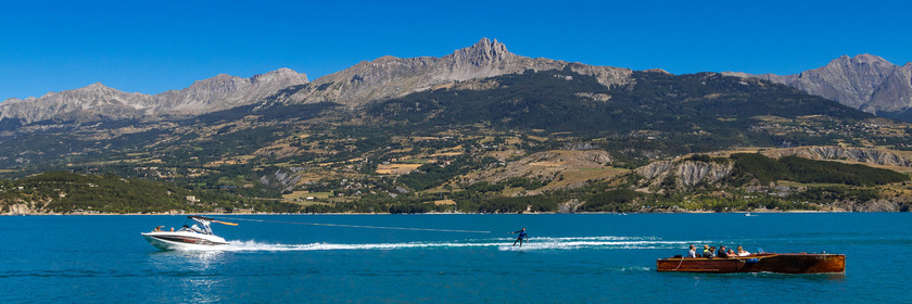 Out Emotion, croisière en vedette en acajou