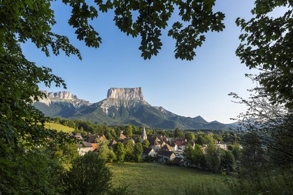 village de Chichilianne (plus beaux village de France) au pied du Mont-Aiguille