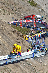 Tour de France 2011, arrivée au sommet du col du Galibier (altitude 2 6421 m)