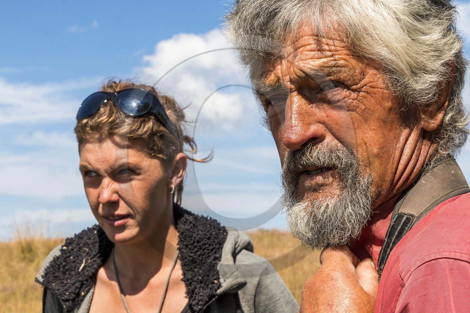 Alpage du Gau, le berger Guy Achard et Camille Magrit, bergère stagiaire