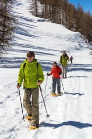 Crévoux, randonnée famille en raquettes à neige
