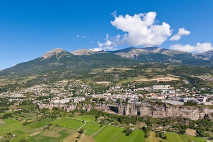 La ville d'Embrun est construite sur un roc et domine la Durance