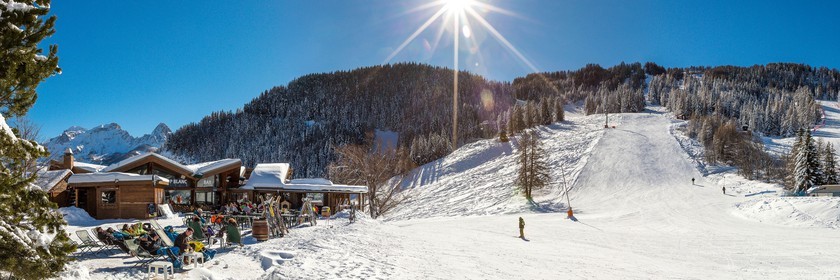 Uvernet-Fours, station de ski de Praloup, Hôtel Bar Restaurant Le Loup Blanc