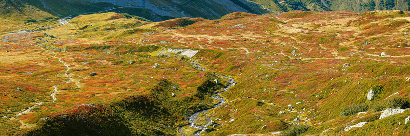 Randonnée pédestre sur le sentier des lacs Jovet