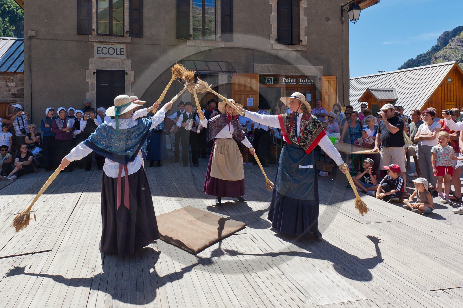La fête de la Sainte-Anne à Prapic, fin juillet, danses locales, rigodon