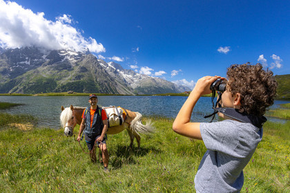 Trek famille avec animaux de bats
