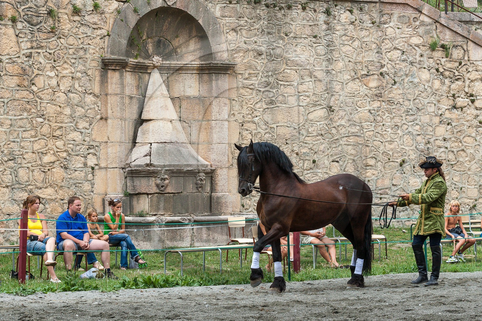 Mont-Dauphin, fortifications Vauban, caserne Rochambeau, spectacle équestre