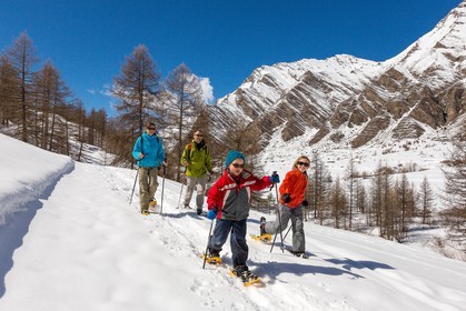 Crévoux, randonnée famille en raquettes à neige