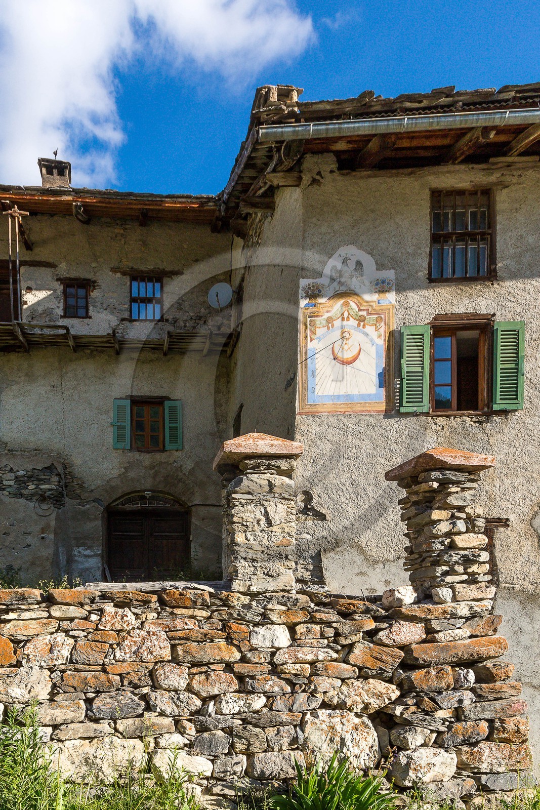 Saint-Paul-sur-Ubaye, hameau de Maljasset, cadran solaire Création Zarbula 1860 et restauration en 1990 par J.F. Gavoty