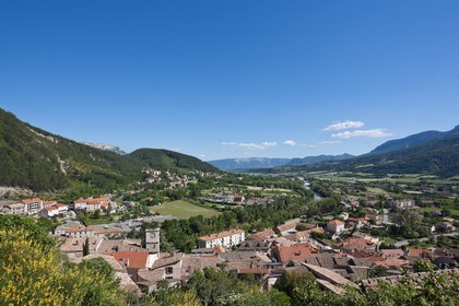 vallée du Buech, village de Serres
