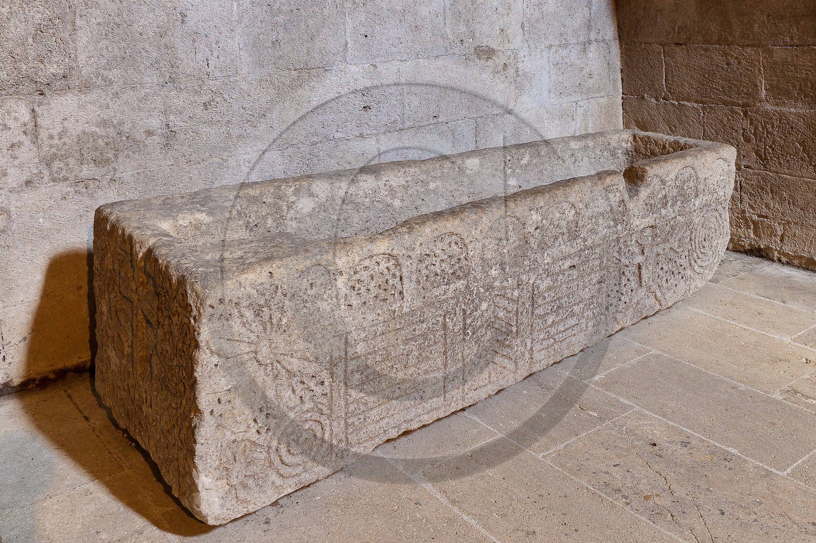 Prieuré Notre-Dame de Ganagobie,  ancien sarcophage