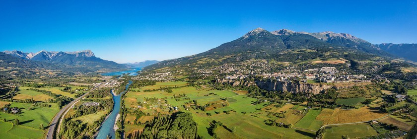 La ville d'Embrun est construite sur un roc et domine la Durance