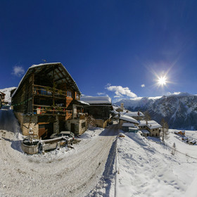 Saint-Véran, 2 042 m d'altitude,  plus haute commune  d'Europe