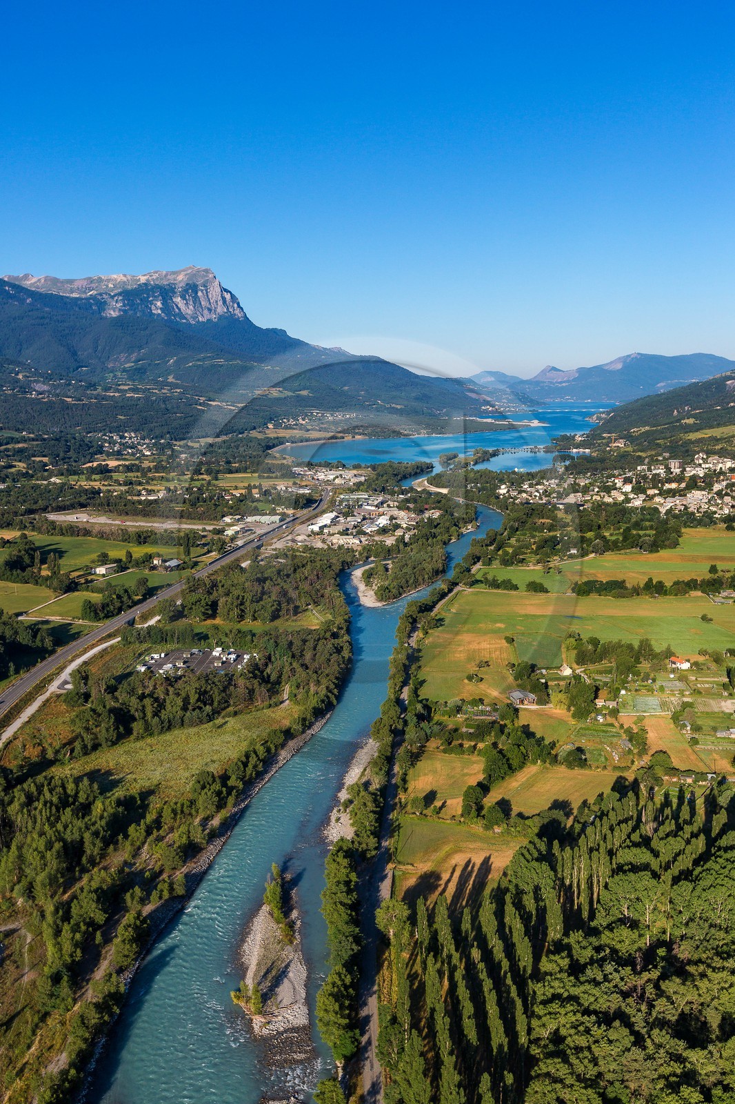 La ville d'Embrun est construite sur un roc et domine la Durance