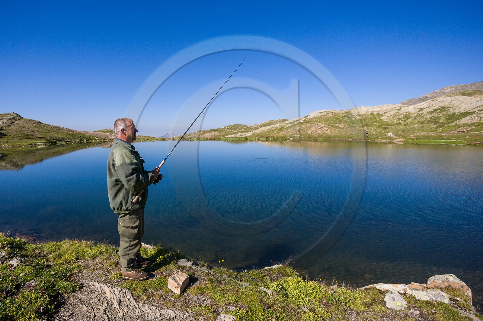 Orcières 1850, pêcheurau lac Jumeaux