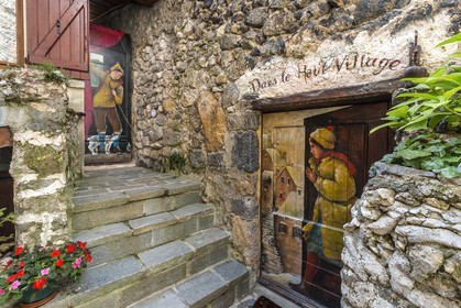Vallée de la Tinée, Roubion, portes peintes