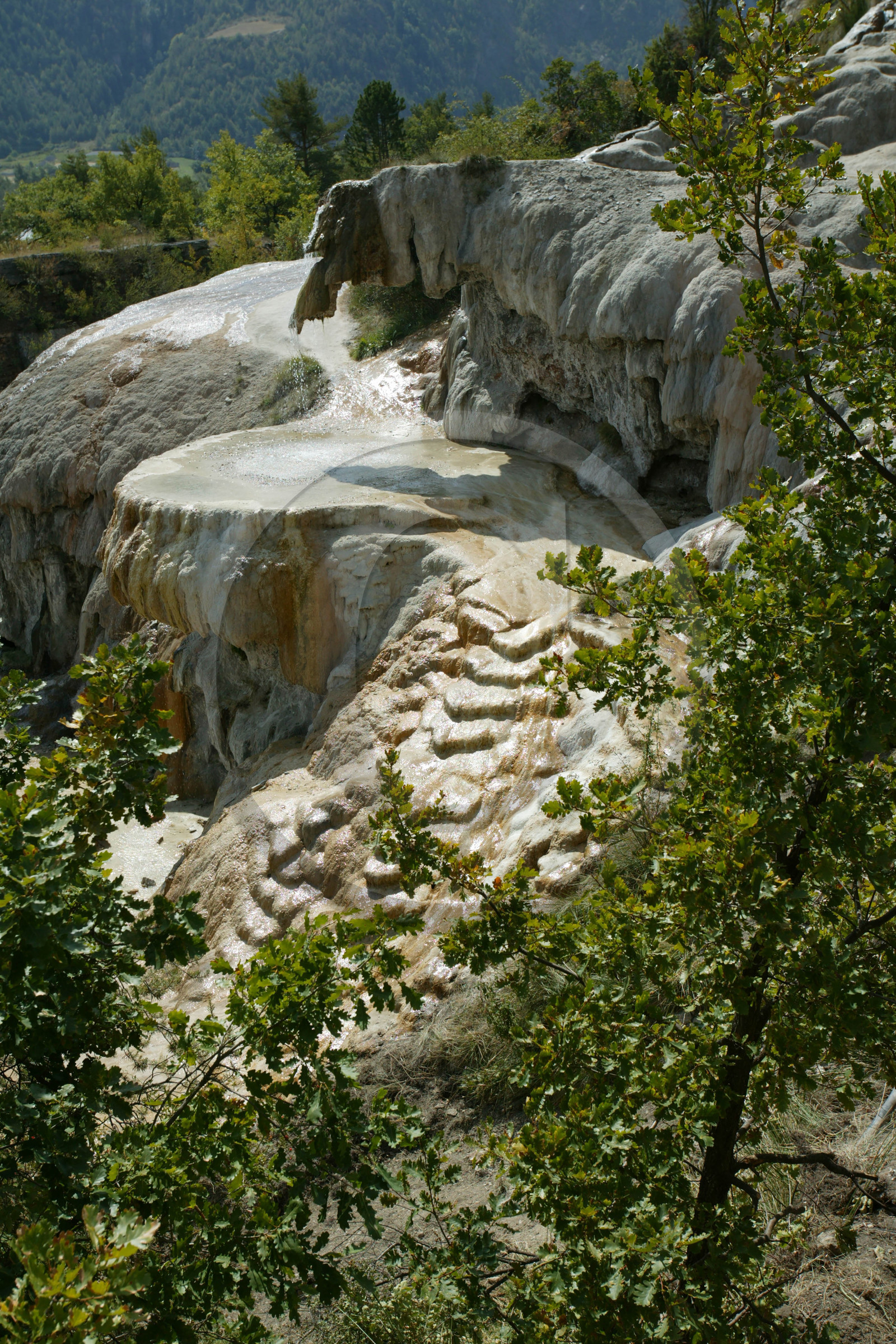 Réotier, fontaine pétrifiante