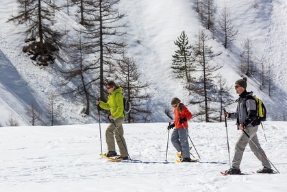 Crévoux, randonnée famille en raquettes à neige