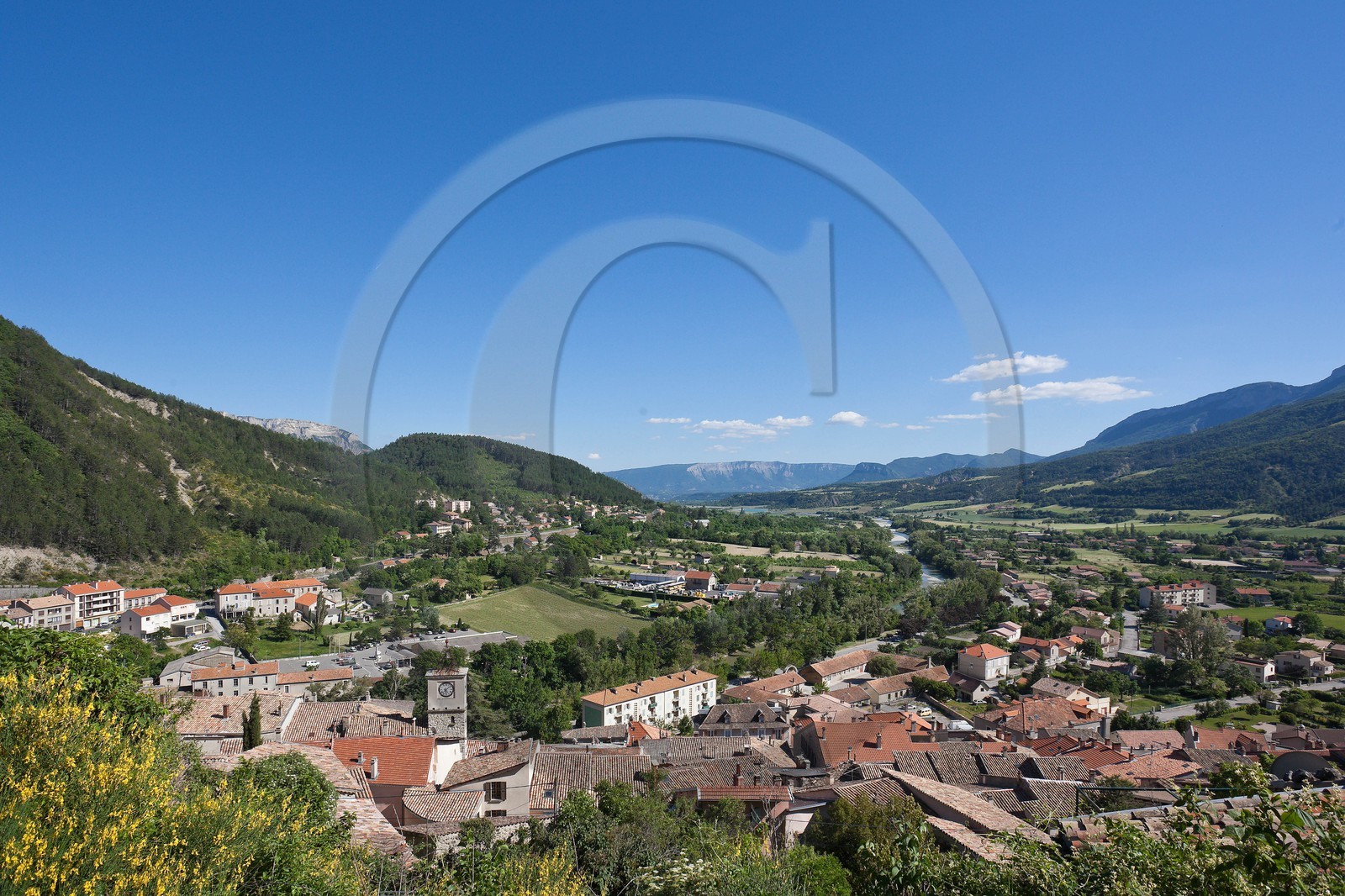 vallée du Buech, village de Serres