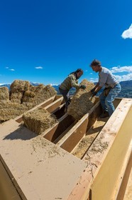 Constructeur de maison en paille