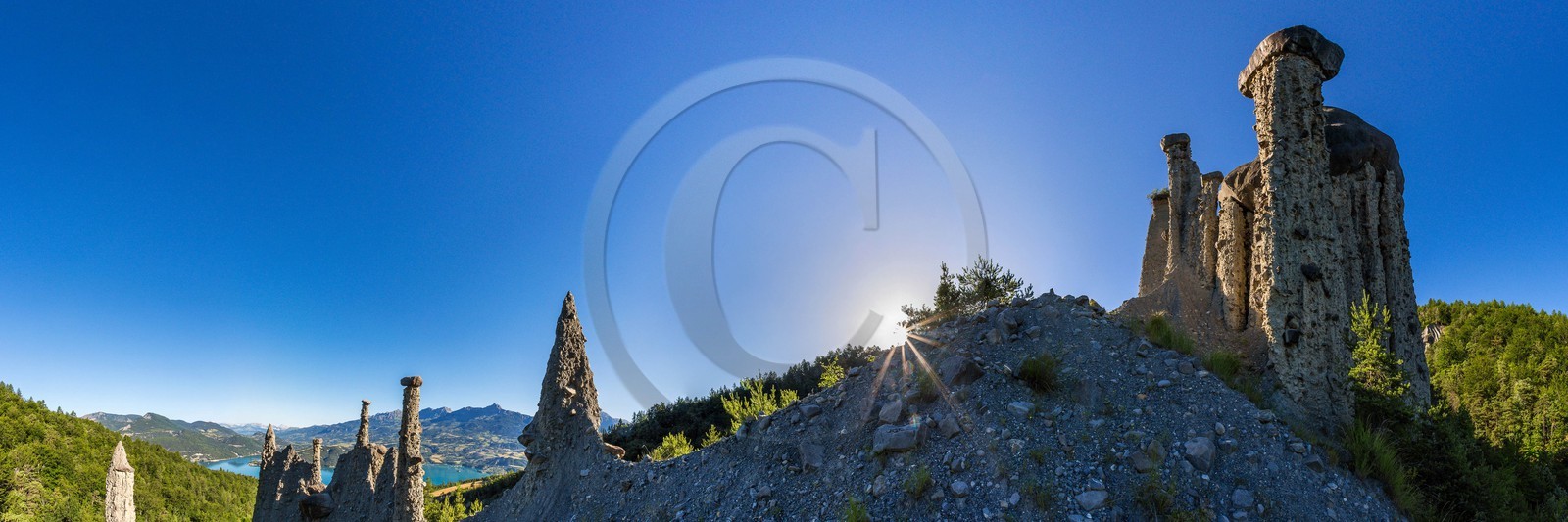 Le Sauze-du-Lac, site classé des Demoiselles Coiffées,  appelées également cheminées de fées