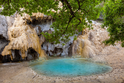 Réotier, fontaine pétrifiante