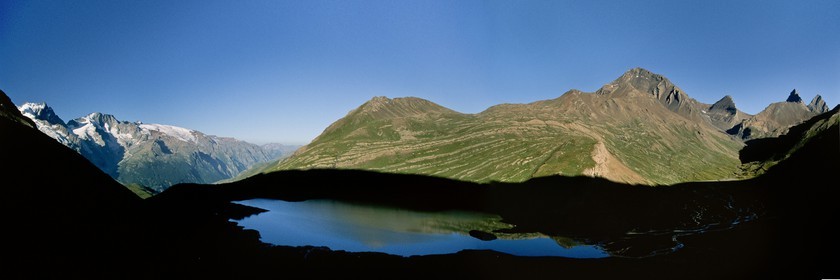 Lac du Goléon, les Aiguilles d'Arve et la Meije