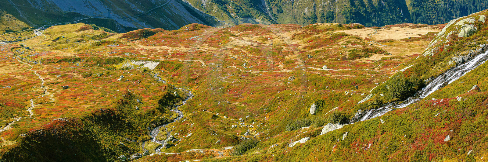 Randonnée pédestre sur le sentier des lacs Jovet