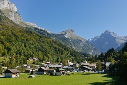 Sixt-Fer-à-Cheval, Église du XIIIe siècle