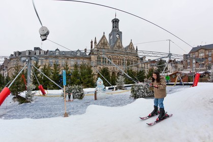La patinoire en glace naturelle installée par Synerglace à Saint-Quentin