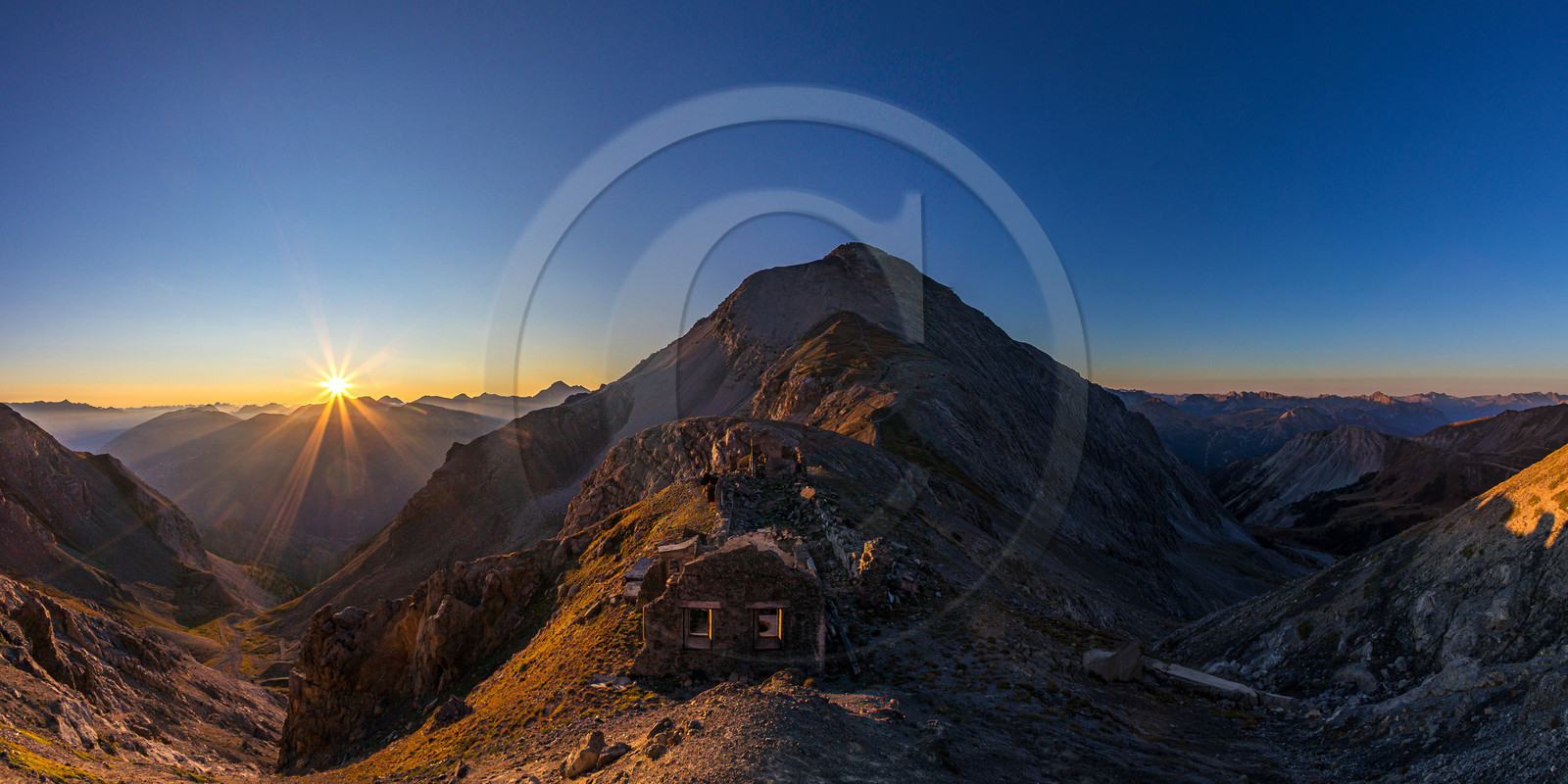 Col du Chaberton et les ruines de l'ancien camp militaire