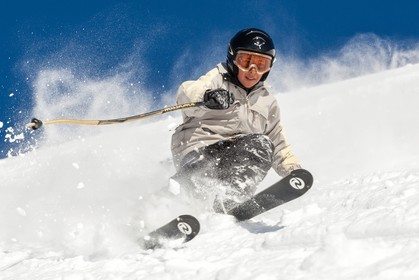 Ski enfant poudreuse