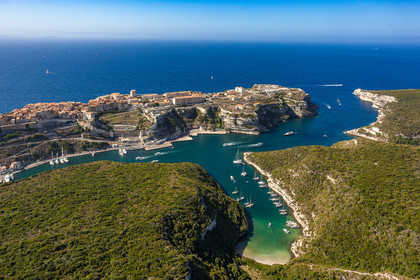 La citadelle et le port de Bonifacio