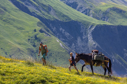 Trek famille avec animaux de bats