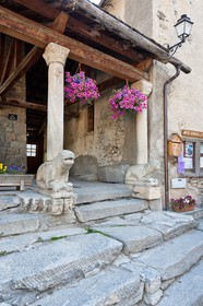 Saint-Véran, 2 042 m d'altitude,  plus haute commune  d'Europe