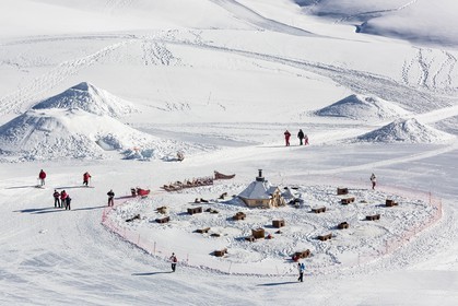 Station de ski d'Orcières 1850, plateau de Rocherousse, village d'igloo Williwaw