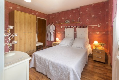 Saint-Léger-les-Mélèzes, Chambres et table d'hôtes La Coustille