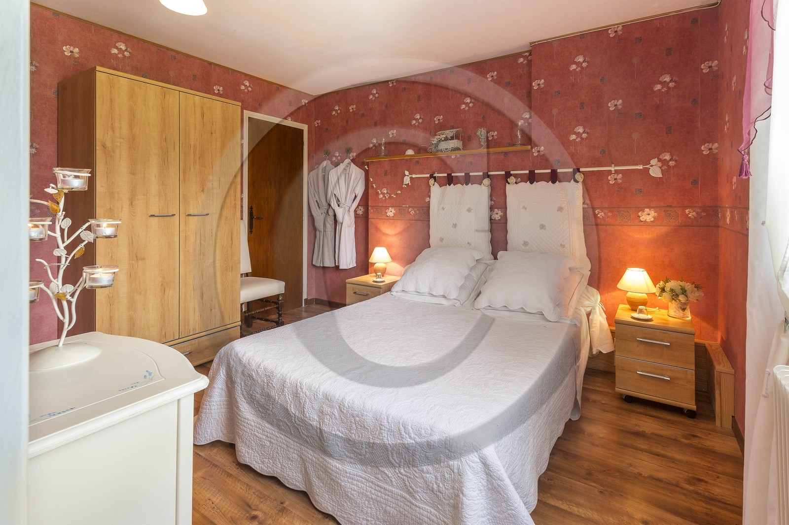 Saint-Léger-les-Mélèzes, Chambres et table d'hôtes La Coustille