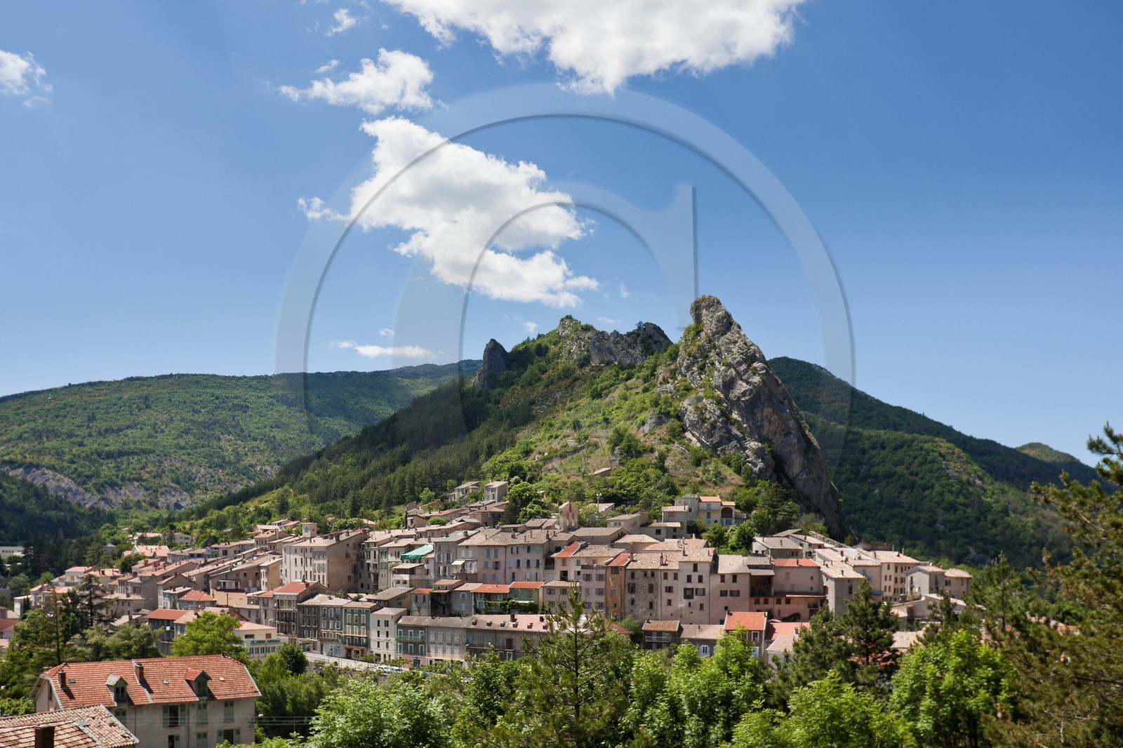 vallée du Buech, village de Serres