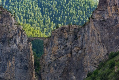 Saint-Paul-sur-Ubaye, Le pont du Châtelet domine l'Ubaye et permet d'accéder au village de Fouillouse