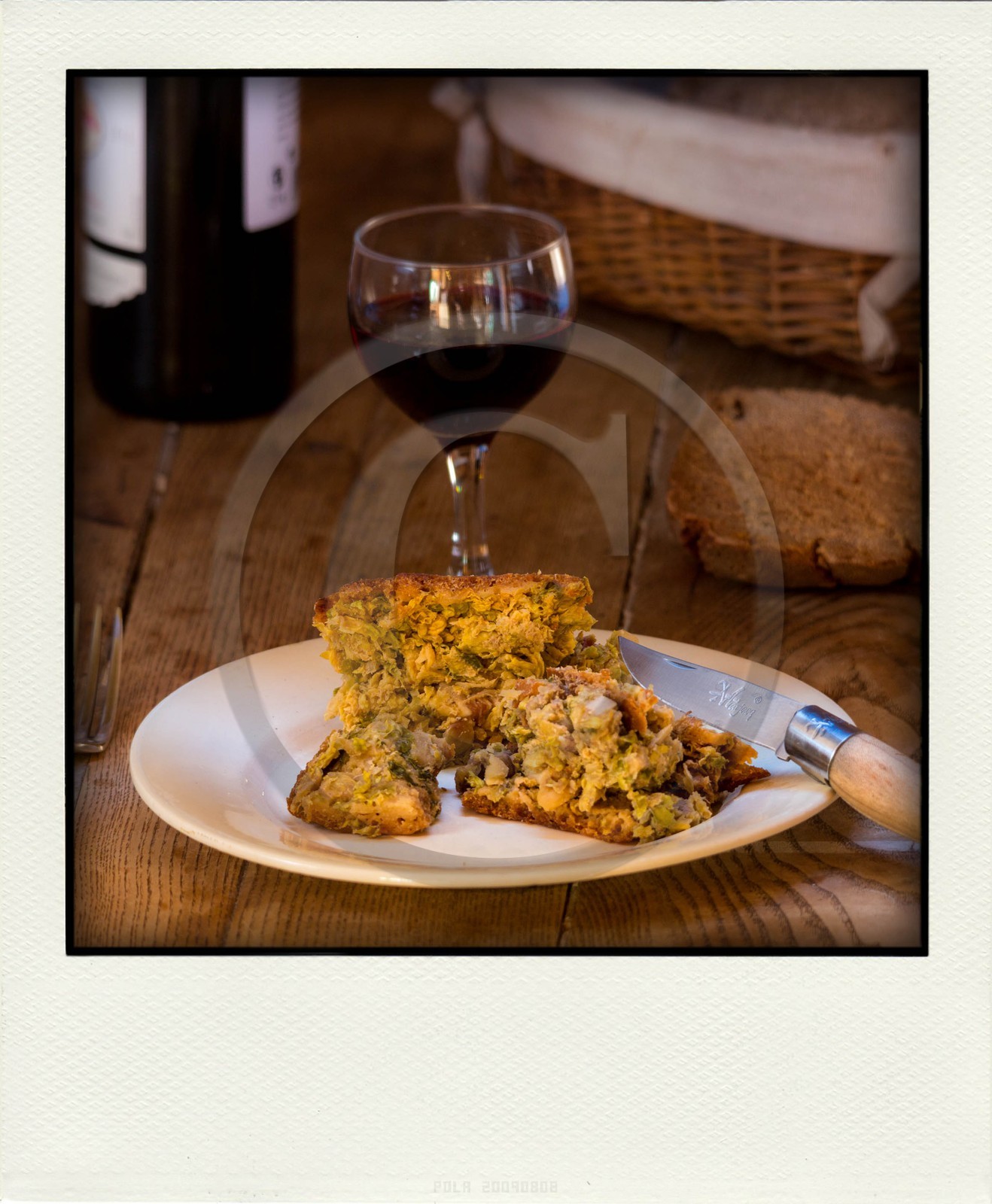 Village de Villar-d'Arène, fête du pain bouilli ou pain noir, plat de la tourte au choux