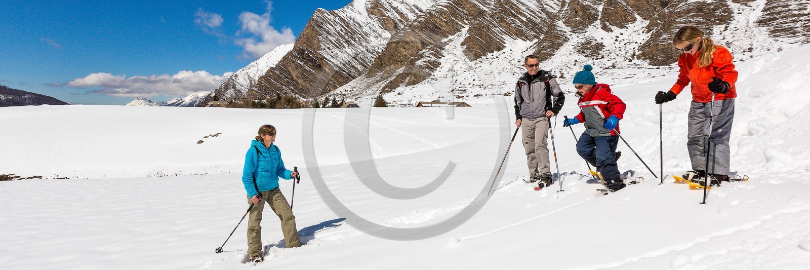 Crévoux, randonnée famille en raquettes à neige