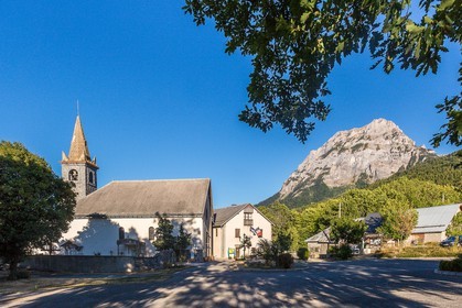 Eglise de l'Ubac de Pontis et le Pic Morgon