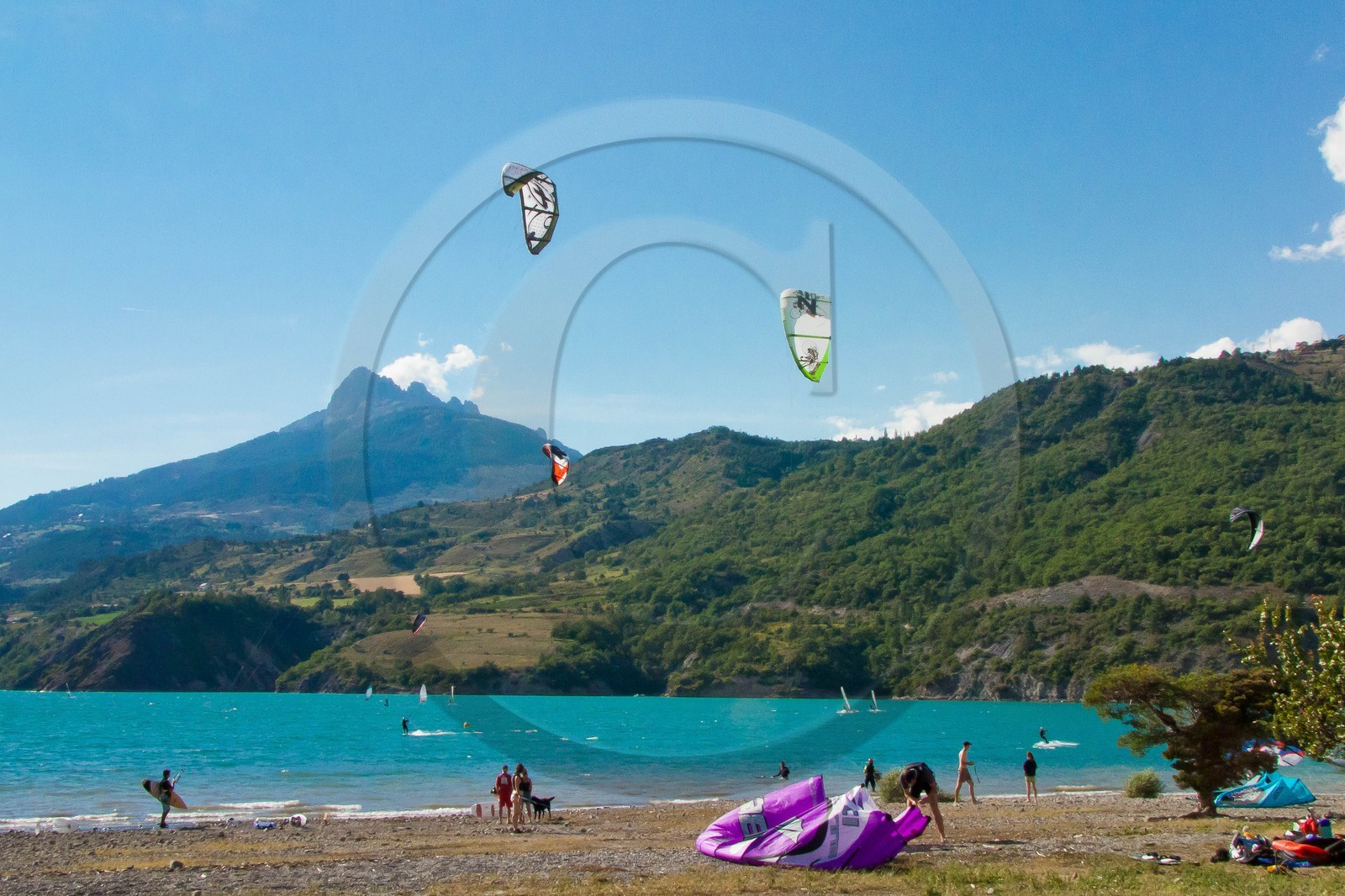 Lac de Serre-Ponçon, plage du villege des Crots, Crots Beach, haut lieu des Kitesurf