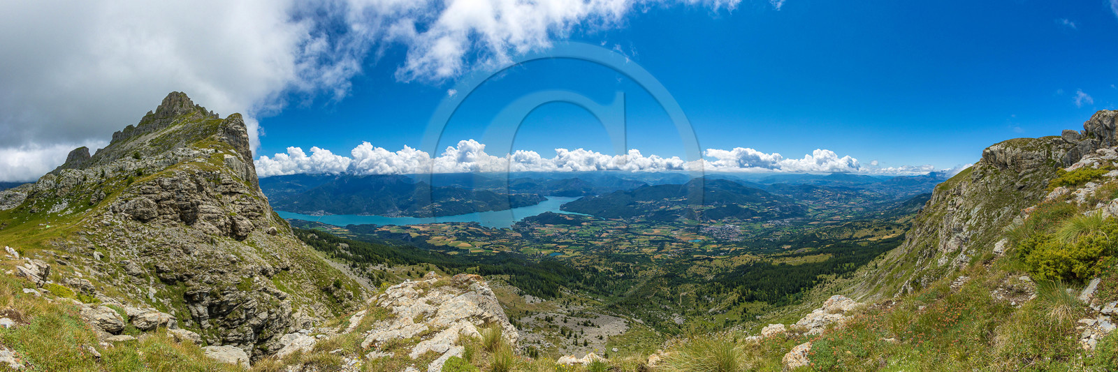 Les Aiguilles de Chabrières et le Lac de Serre-Ponçon