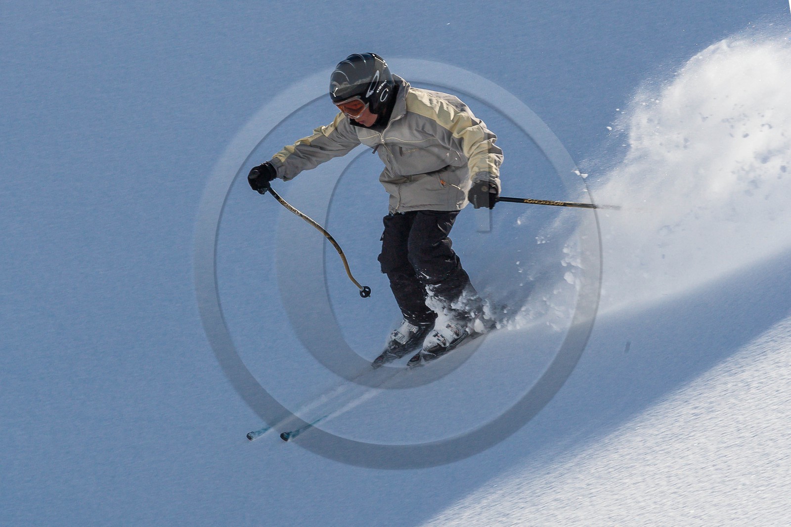Ski enfant poudreuse