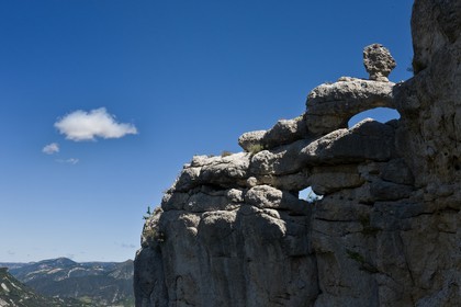 Vallée de l'Oule, Montmorin, Col des Tourettes, Roche percée