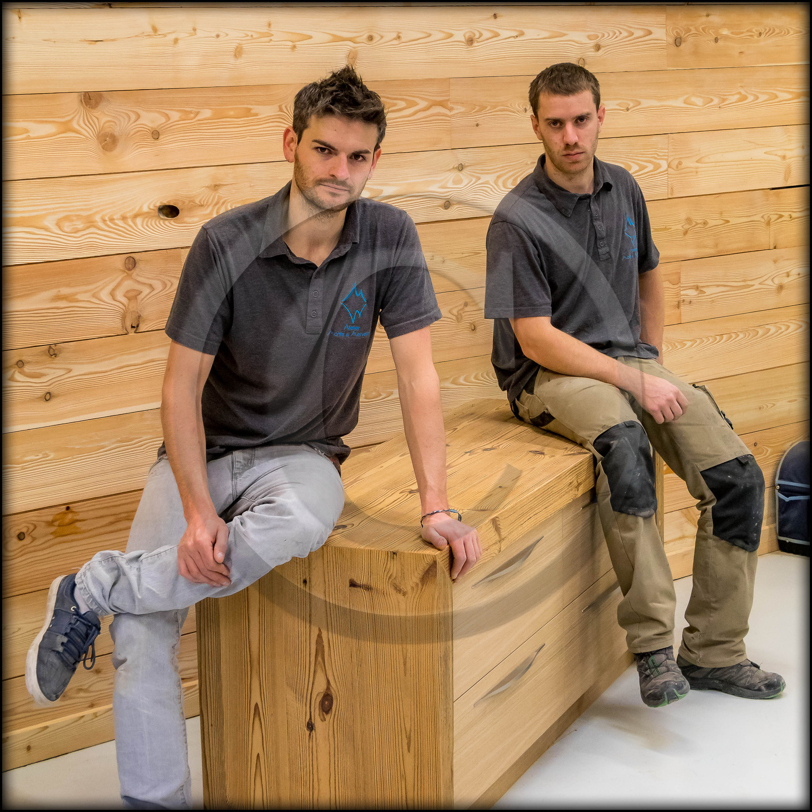 Atelier Monts & Merveilles, Clément Goudet, Compagnon Menuisier Ebéniste et Maxime Cuvelot responsable d'atelier