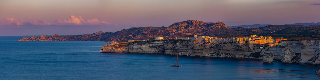 Lever de soleil sur Bonifacio